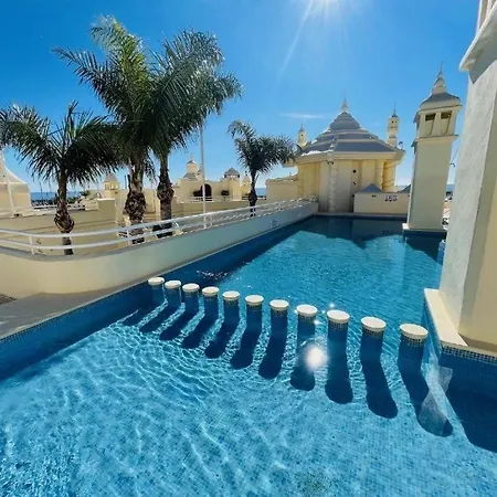 New Waterfront Gem W Rooftop Pool-puerto Marina Apartment